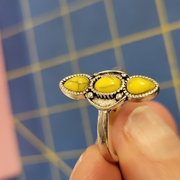 3 Yellow Stones Silver Tone Ring Size 9 - Picture 2 of 4